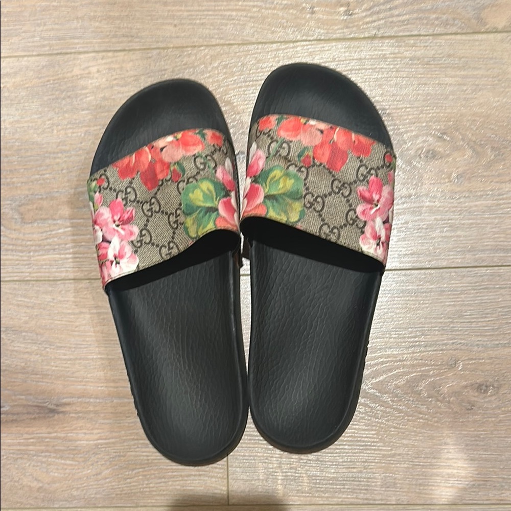 Gucci  Pink Floral Sandals GREAT CONDITION COMES WITH ORIGINAL BOX AND CLOTH